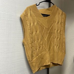 Moon & Madison soft sweater vest | gold | Size L